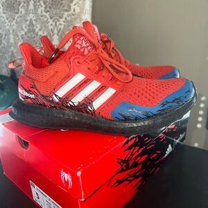Addidas marvel spider man shoes for boy size 5